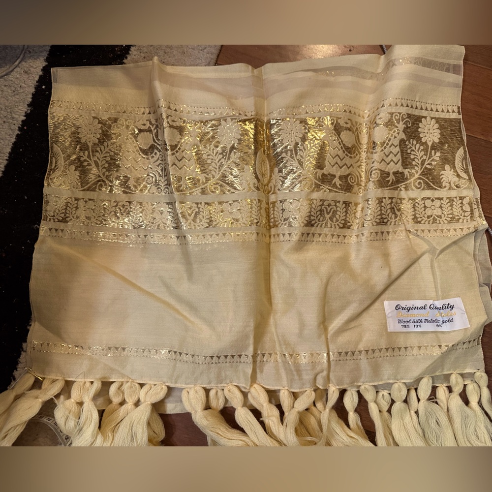Beautiful Vintage Original Quality Diamond Stoles Wool Silk Metallic Gold Scarf